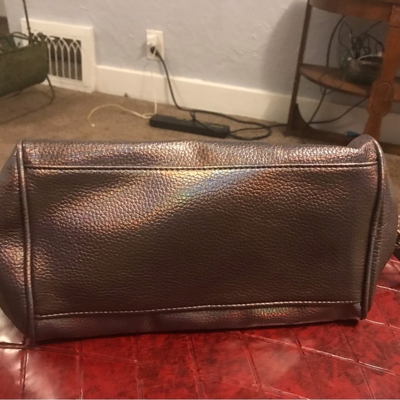 JUicy COUTURE Holographic Metallic Heart Locket Satchel Bag - Picture 4 of 6